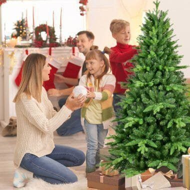 Simulated Christmas Trees: An Emotional Link in Family Celebrations